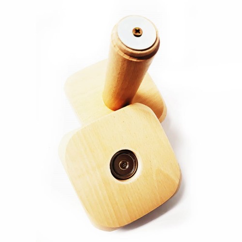 D01011 - Aport magnetyczny z drewnianym gryfem środek